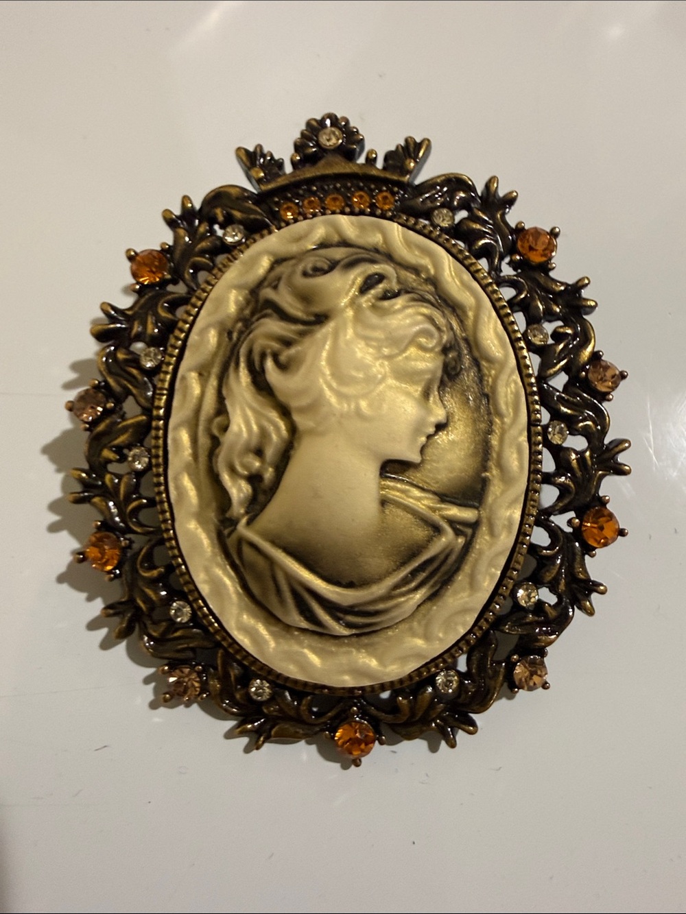 Vintage-Gold Filigree Oval Brooch Antique Jewelry